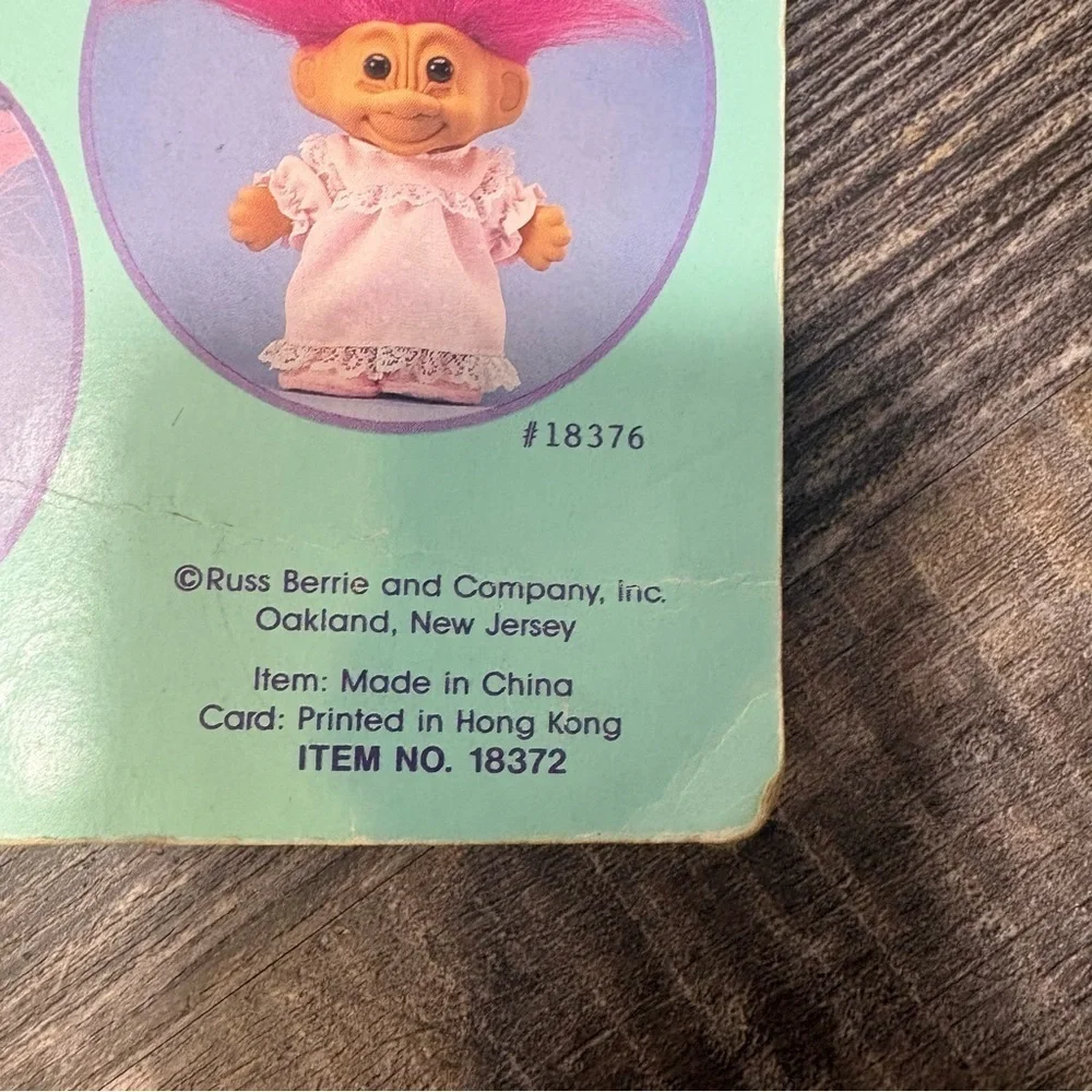 VINTAGE RUSS GOOD LUCK TROLL CLOTHING + BRUSH EXERCISE IN ORIGINAL PACKAGE